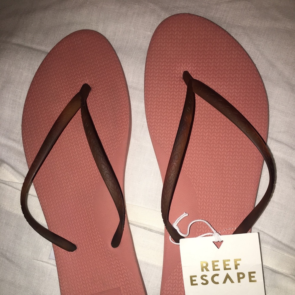 Tortoise NWT  Reef - Flip flops
